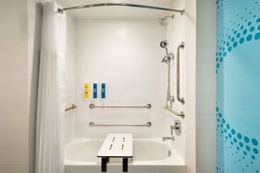 هتل Tru By Hilton Cedar Rapids Westdale