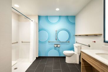 هتل Tru By Hilton Cedar Rapids Westdale