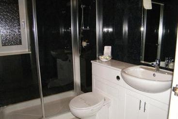 تختخواب و صبحانه Eastcote Luxury Guest House