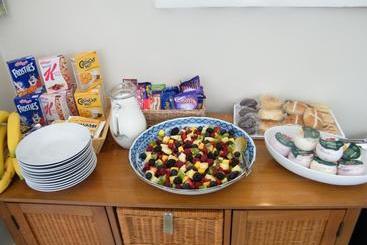 تختخواب و صبحانه Eastcote Luxury Guest House