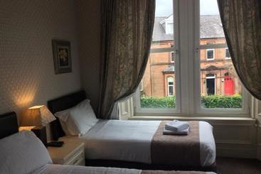 تختخواب و صبحانه Glencairn Villa
