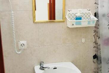 تختخواب و صبحانه H Juan