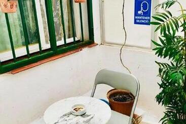 تختخواب و صبحانه H Juan