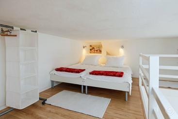 تختخواب و صبحانه Studio Boom Apartment