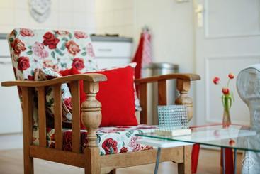 تختخواب و صبحانه Studio Boom Apartment