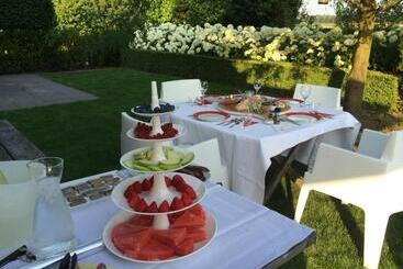 تختخواب و صبحانه Villa Envie