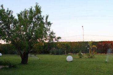 تختخواب و صبحانه Villa Savarino