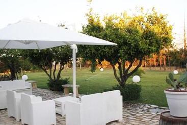 تختخواب و صبحانه Villa Savarino