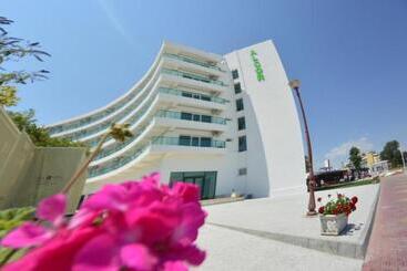هتل Alcor Beach
