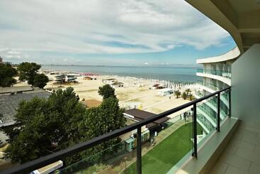 هتل Alcor Beach