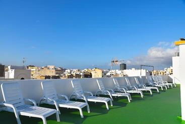 هتل Hostal San Gines