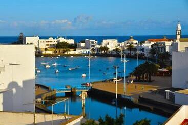هتل Hostal San Gines