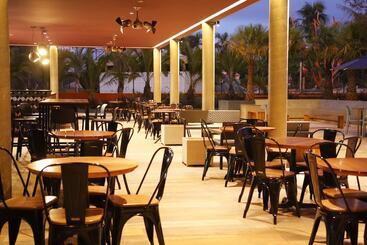 هتل Hot Beach Resort