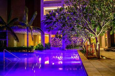 هتل Hot Beach Resort