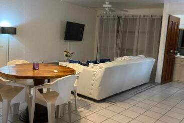 هتل Perico Azul & Surf Camp