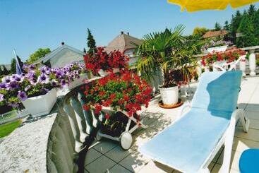 Steinhaus Bed & Breakfast