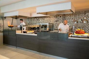 Vangelis Hotel & Suites