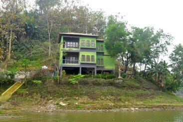 Foys Lake Resort
