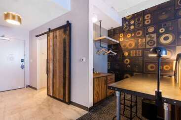 Cambria Hotel Nashville Downtown