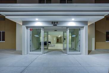 هتل Candlewood Suites Miami Intl Airport   36th St, An Ihg
