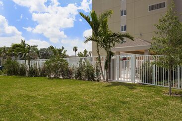 هتل Candlewood Suites Miami Intl Airport   36th St, An Ihg