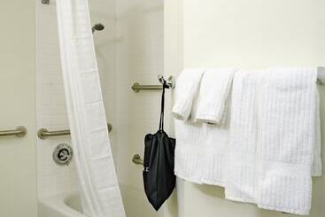 هتل Candlewood Suites Miami Intl Airport   36th St, An Ihg