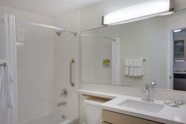 هتل Candlewood Suites Miami Intl Airport   36th St, An Ihg