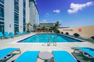 هتل Dello Ft Lauderdale Airport, Tapestry Collection By Hilton