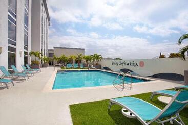 هتل Dello Ft Lauderdale Airport, Tapestry Collection By Hilton