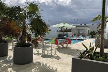 هتل Dello Ft Lauderdale Airport, Tapestry Collection By Hilton