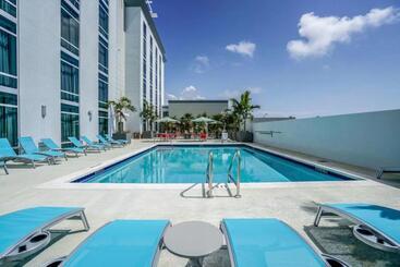 هتل Dello Ft Lauderdale Airport, Tapestry Collection By Hilton