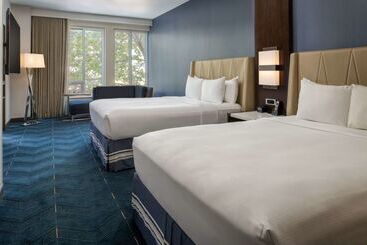 هتل Embassy Suites By Hilton Seattle Downtown Pioneer Square