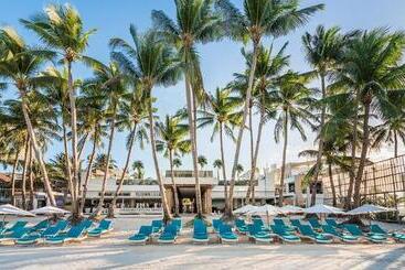 هتل Henann Crystal Sands Resort