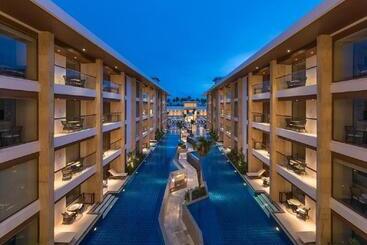 هتل Henann Crystal Sands Resort