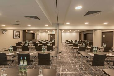 هتل Hilton Garden Inn Frankfurt City Centre