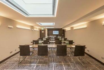 هتل Hilton Garden Inn Frankfurt City Centre