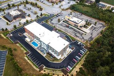 هتل Holiday Inn Express & Suites Gainesville   Lake Lanier Area, An Ihg
