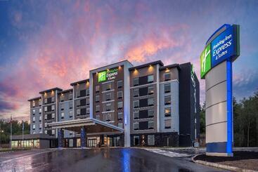 هتل Holiday Inn Express & Suites Moncton, An Ihg