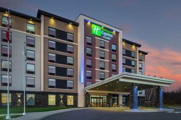 هتل Holiday Inn Express & Suites Moncton, An Ihg
