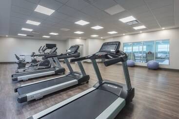 هتل Holiday Inn Express & Suites Moncton, An Ihg