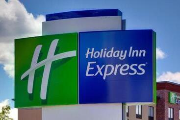 هتل Holiday Inn Express & Suites Redding, An Ihg