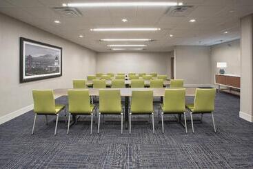 هتل Holiday Inn Express & Suites Redding, An Ihg