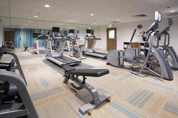 هتل Holiday Inn Express & Suites Redding, An Ihg