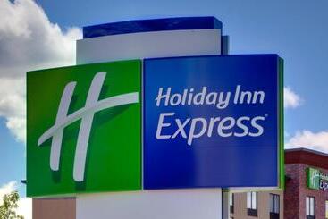 هتل Holiday Inn Express & Suites Redding, An Ihg