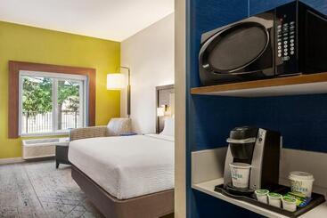 فندق Holiday Inn Express & Suites Redding, An Ihg