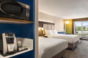 هتل Holiday Inn Express & Suites Redding, An Ihg
