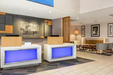 هتل Holiday Inn Express & Suites Redding, An Ihg
