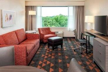 هتل Holiday Inn Newport News   Hampton By Ihg