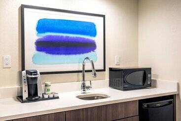 هتل Holiday Inn Newport News   Hampton By Ihg