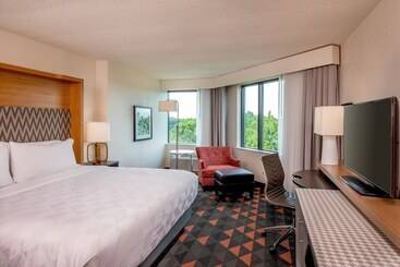 هتل Holiday Inn Newport News   Hampton By Ihg
